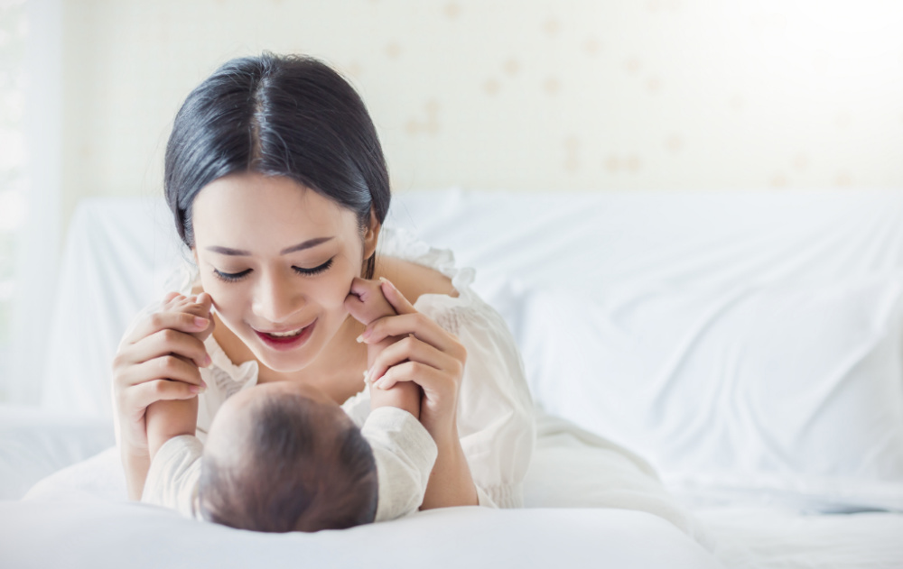 what to expect with a newborn week by week talking to newborn