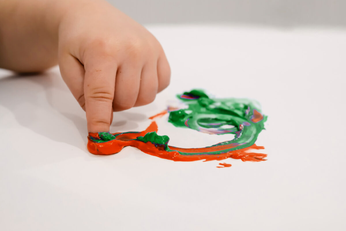 toddler finger painting