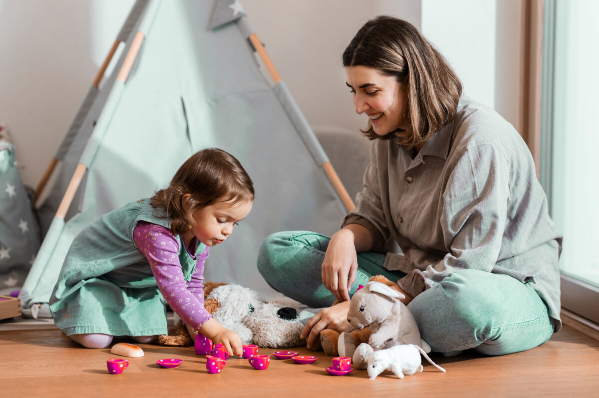parents teaching critical think activities for toddlers