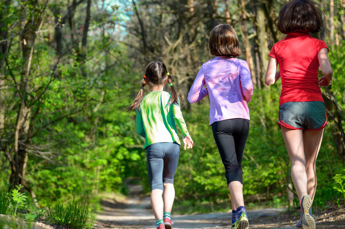 family running together