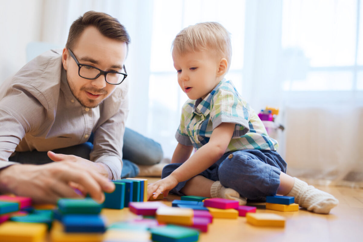 dad helping son with problem solving activities for toddlers