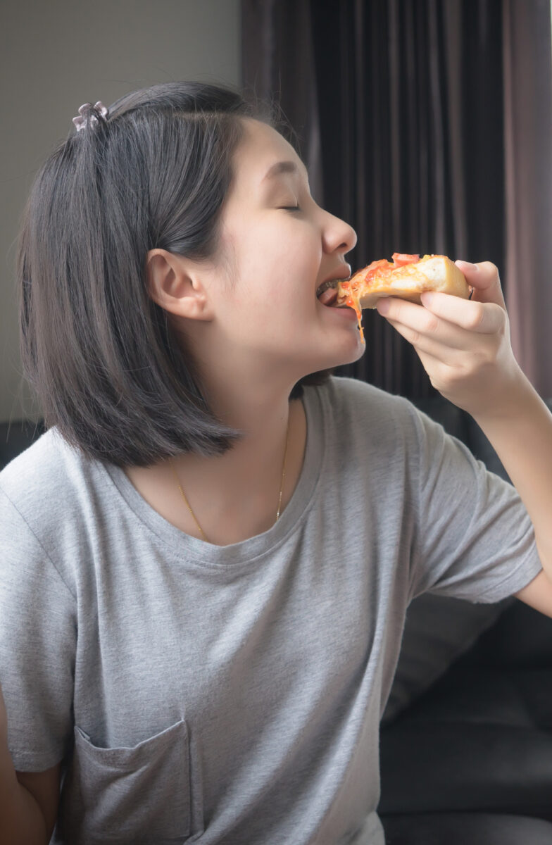 new mom eating pizza