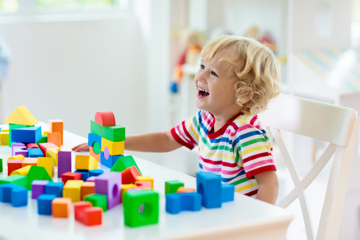 preschooler learning shapes and colors