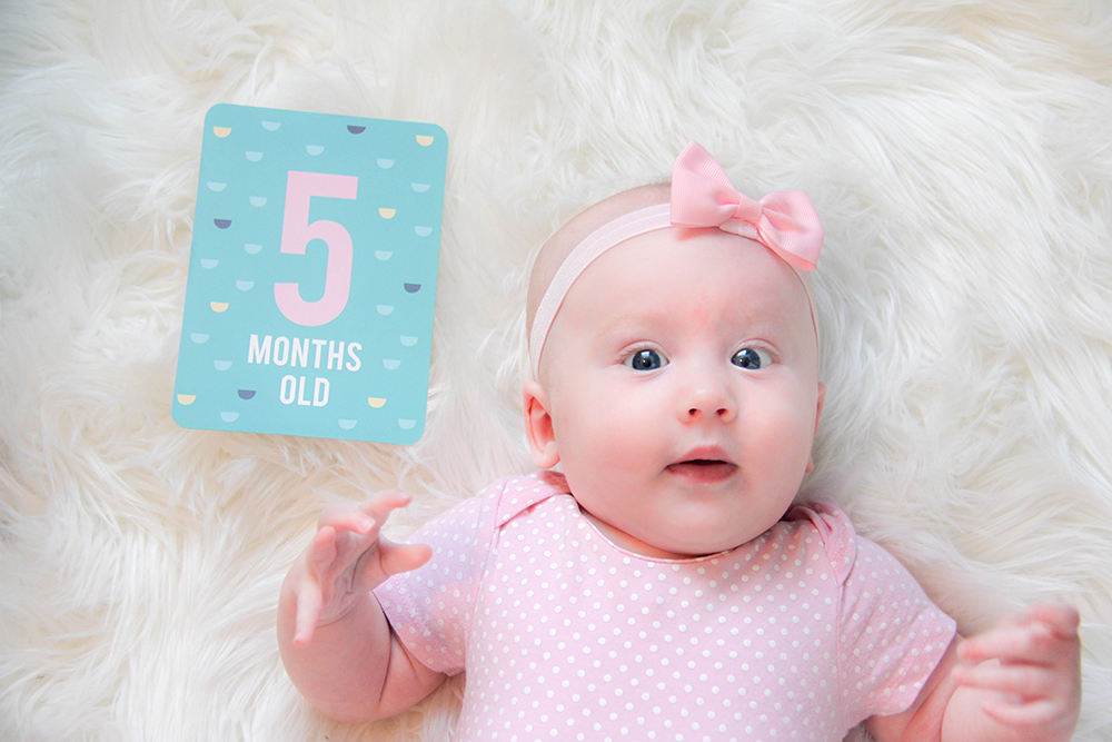 5 month old baby milestone picture